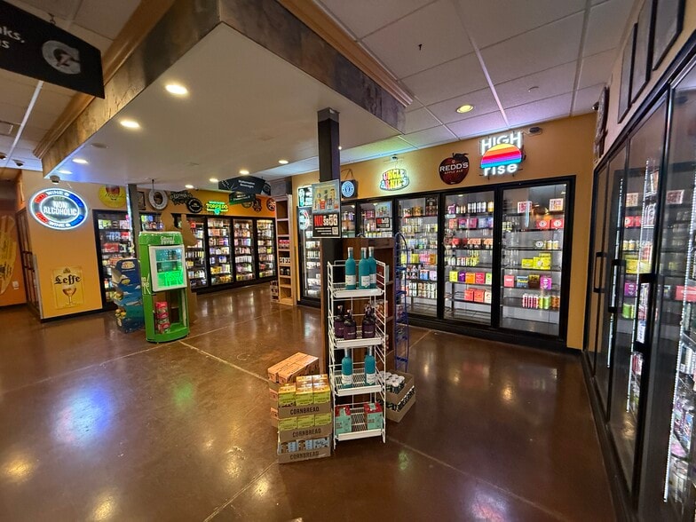 More Photos Of 9620 Old Johnnycake Ridge Rd, Mentor Restaurant For Lease