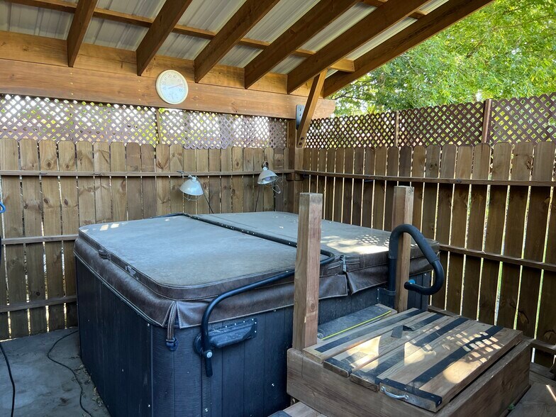 More Photos Of 804 S Bailey Ave, North Platte Flex For Sale