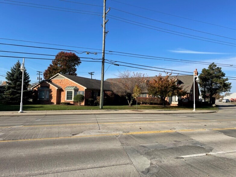 More Photos Of 23409-23411 Jefferson Ave, Saint Clair Shores Office For Sale