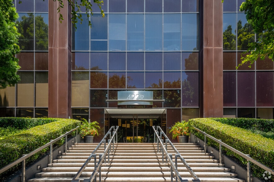 More Photos Of 4929 Wilshire Blvd, Los Angeles Office For Lease