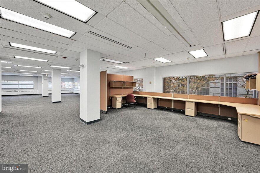 More Photos Of 19 N 6th St, Reading Office For Sale