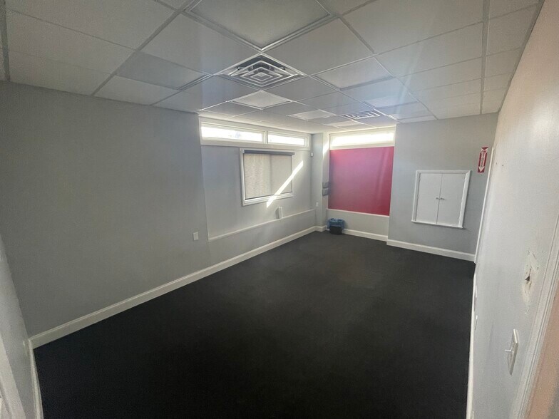 More Photos Of 1622 S Wood Ave, Linden Office For Lease