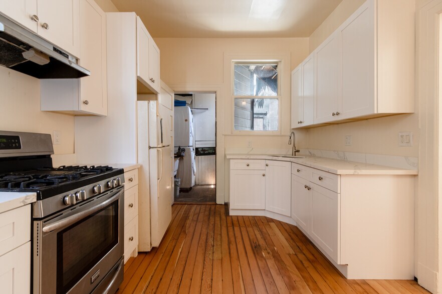 More Photos Of 30-44 Laskie St, San Francisco Service For Sale