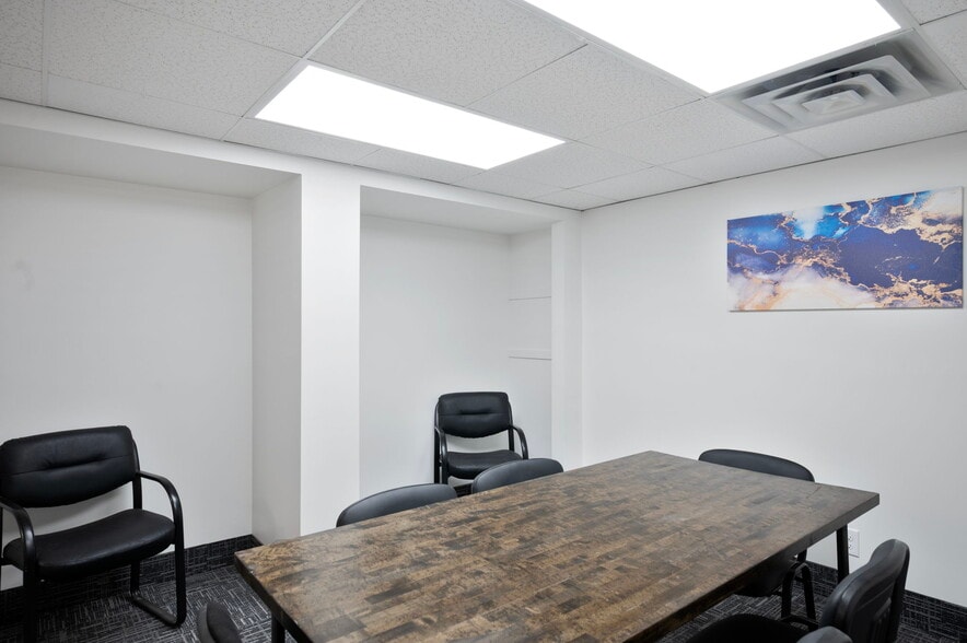 More Photos Of 4740 N 42nd Ave, Golden Valley Freestanding For Lease