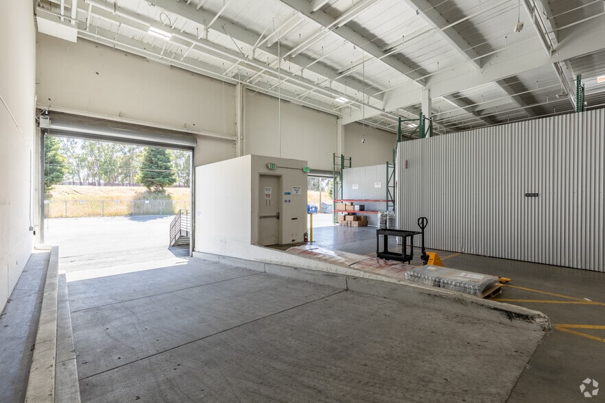 More Photos Of 245 S Spruce Ave, South San Francisco Distribution For Lease
