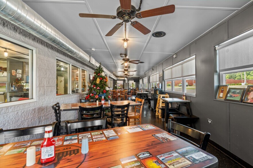 More Photos Of 120 Bank St, Sanford Restaurant For Sale