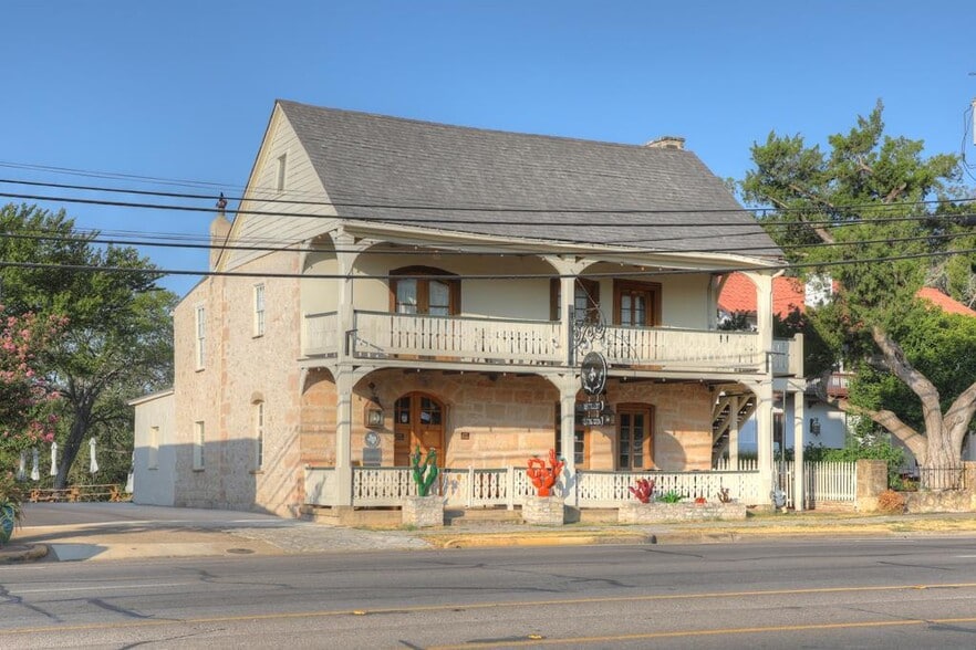 More Photos Of 405 E Main St, Fredericksburg Storefront For Lease