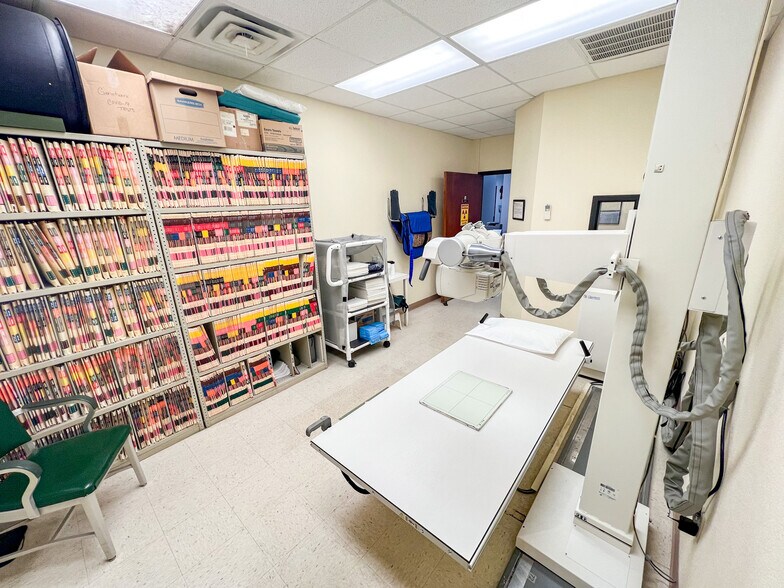 More Photos Of 3401 Greenbriar, Midland Medical For Lease