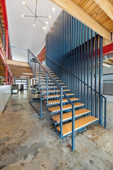 More Photos Of 2810 S 1st St, Austin Office For Lease