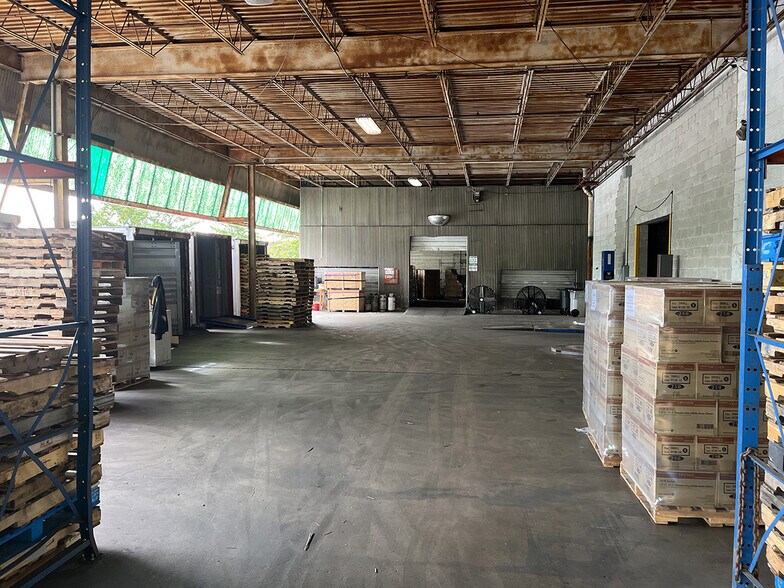 More Photos Of 160 E Essex Ave, Avenel Warehouse For Lease