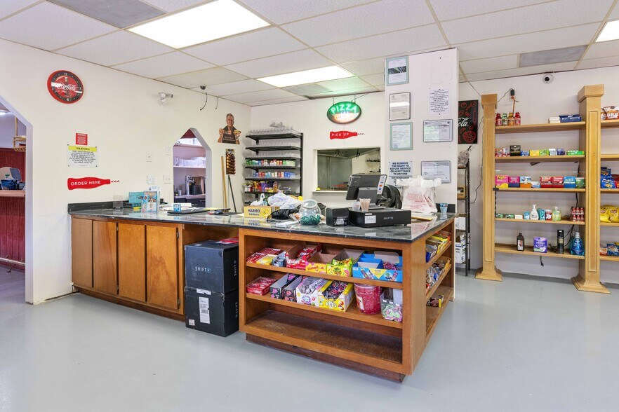 More Photos Of 7386 Mt Carmel Rd, Decaturville Convenience Store For Sale