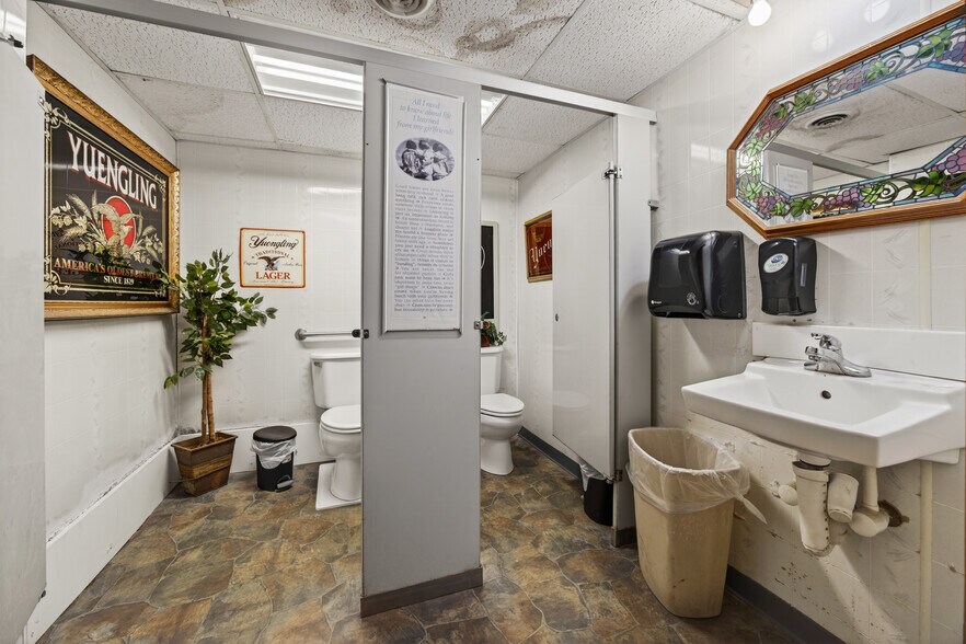 More Photos Of 2862 Guyanoga Rd, Branchport General Retail For Sale