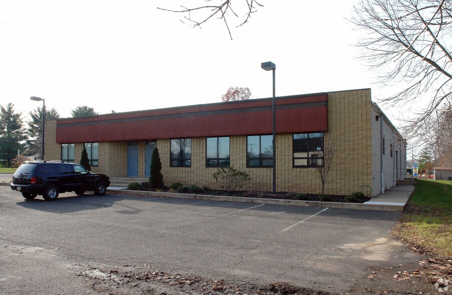 More Photos Of 118 Dickerson Rd, North Wales Office For Lease