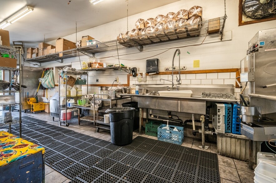 More Photos Of 259 6th St, Port Orford Restaurant For Sale