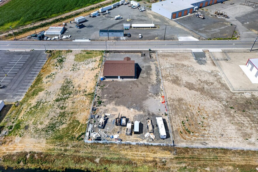 More Photos Of 506 E Stover Rd, Grandview Warehouse For Sale