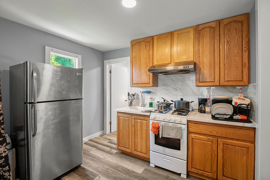 More Photos Of 2004 27th Ave, Oakland Apartments For Sale