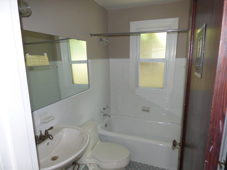 More Photos Of 8135 Manchester Rd, Saint Louis Office Residential For Sale