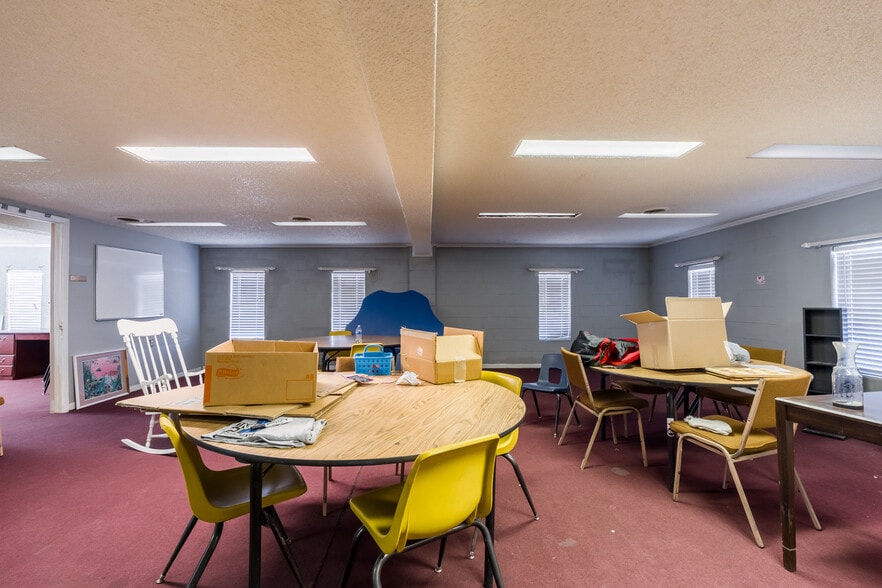 More Photos Of 1809 34th St, Lubbock Religious Facility For Sale