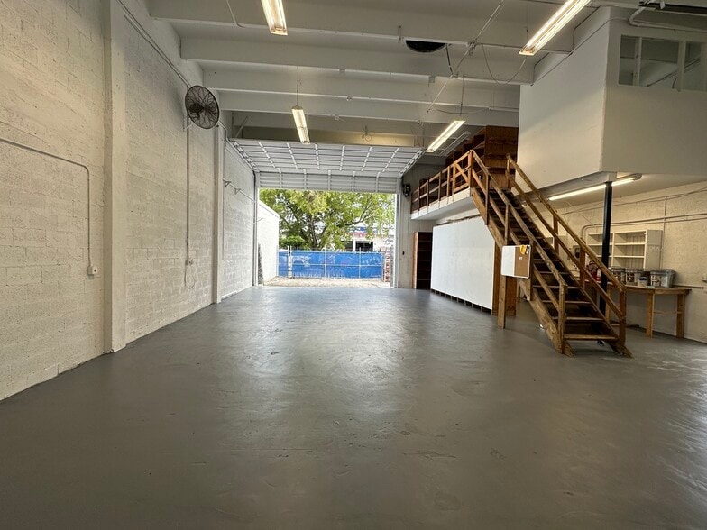 Primary Photo Of 5751 Dawson St, Hollywood Warehouse For Lease