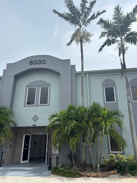 More Photos Of 6030 Hollywood Blvd, Pembroke Pines Medical For Lease
