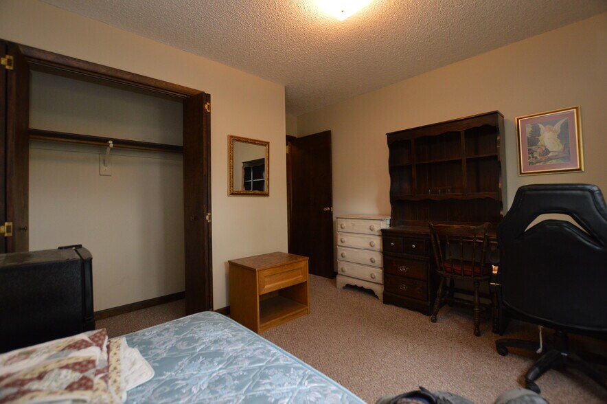 More Photos Of 1412 W Gunnison Ave, Gunnison Apartments For Sale