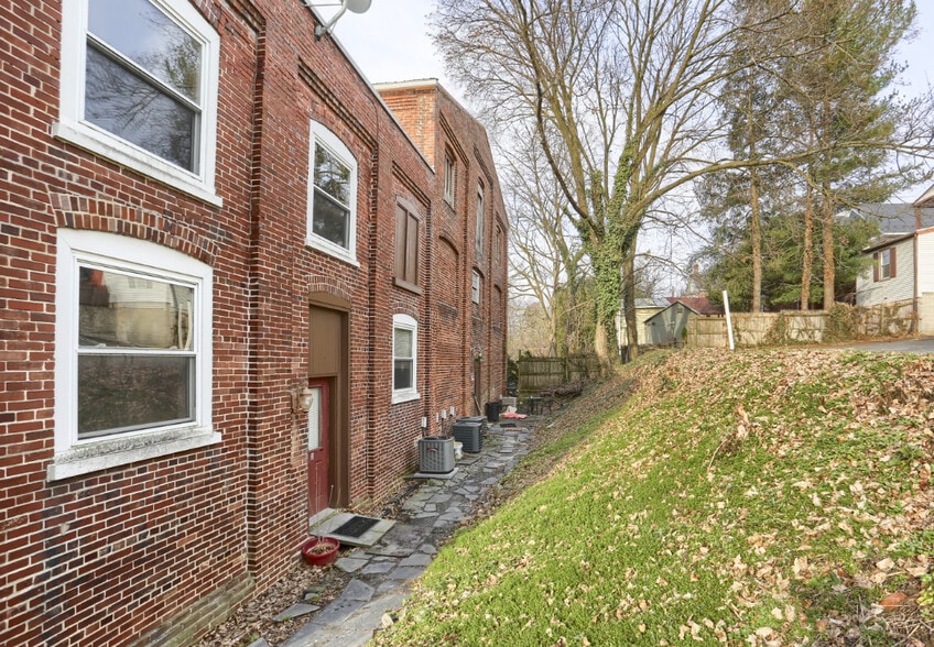 More Photos Of 11 Spruce St, Mountville Apartments For Sale