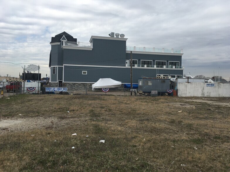 More Photos Of 377 Woodcleft Ave, Freeport Storefront Retail Residential For Sale