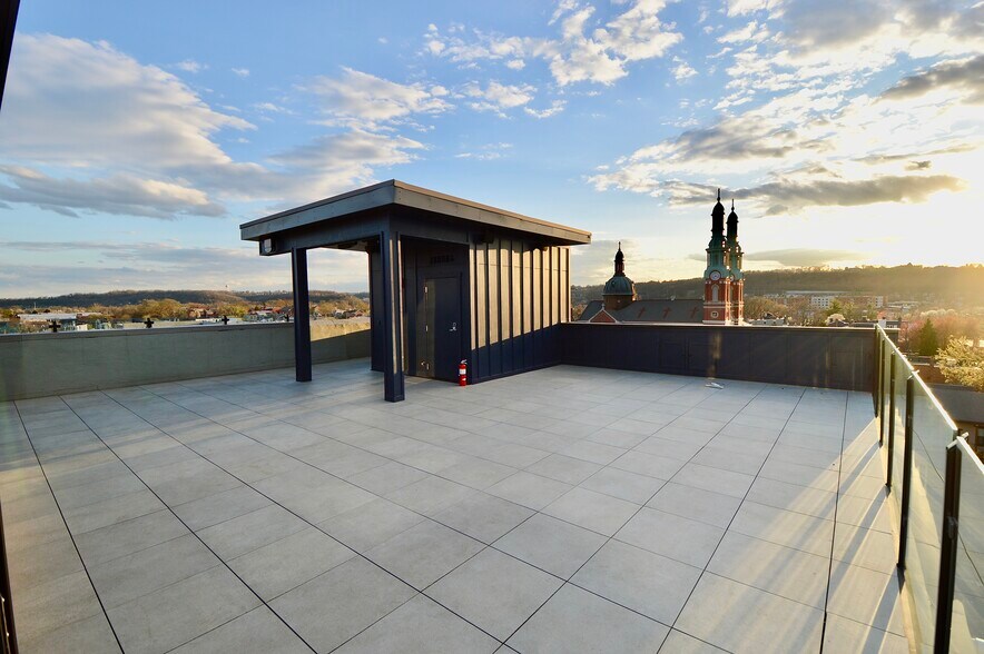 More Photos Of 535 Madison Ave, Covington Office For Lease