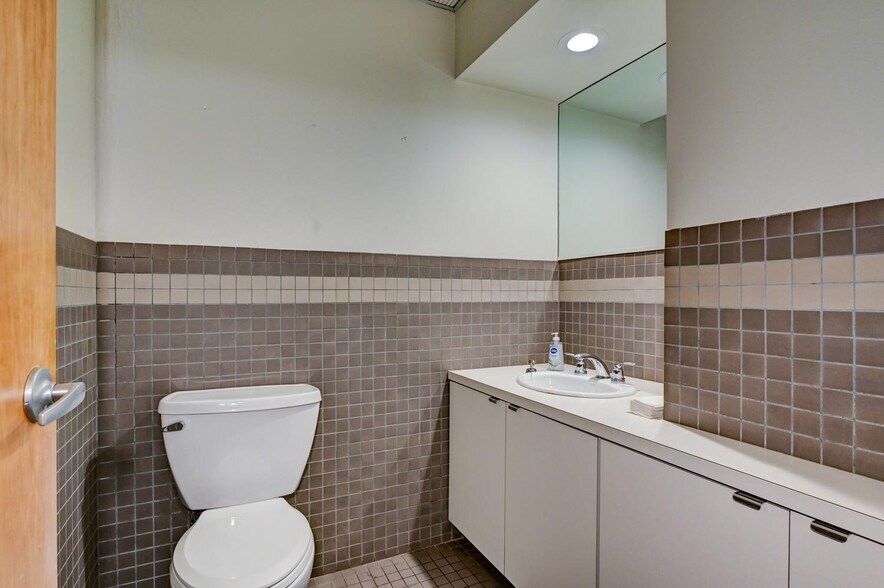More Photos Of 139 Chestnut St, Nutley Office For Lease