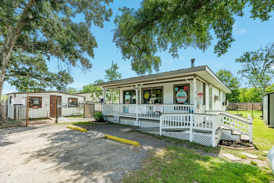 More Photos Of 2230 Nancy St, Alvin Specialty For Sale