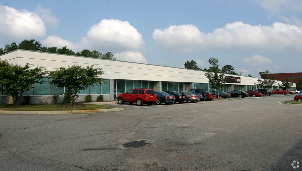 More Photos Of 737 Volvo Pky, Chesapeake Flex For Lease