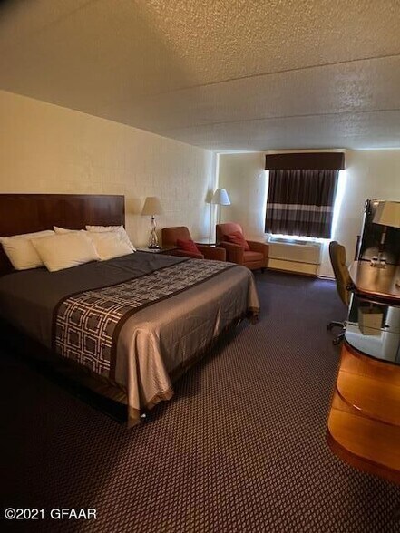 More Photos Of 502 S Division Ave, Cavalier Hotel For Sale