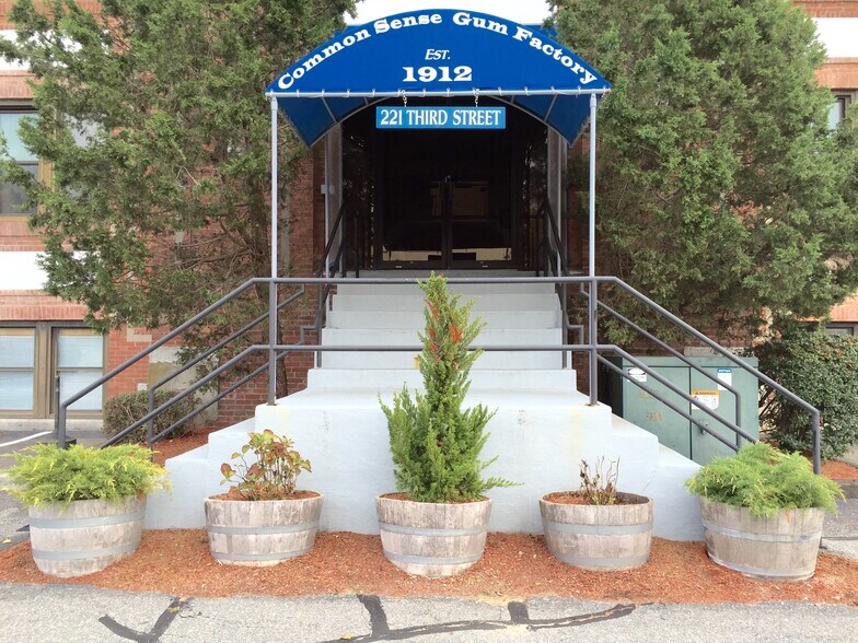 More Photos Of 221 3rd St, Newport Office For Lease