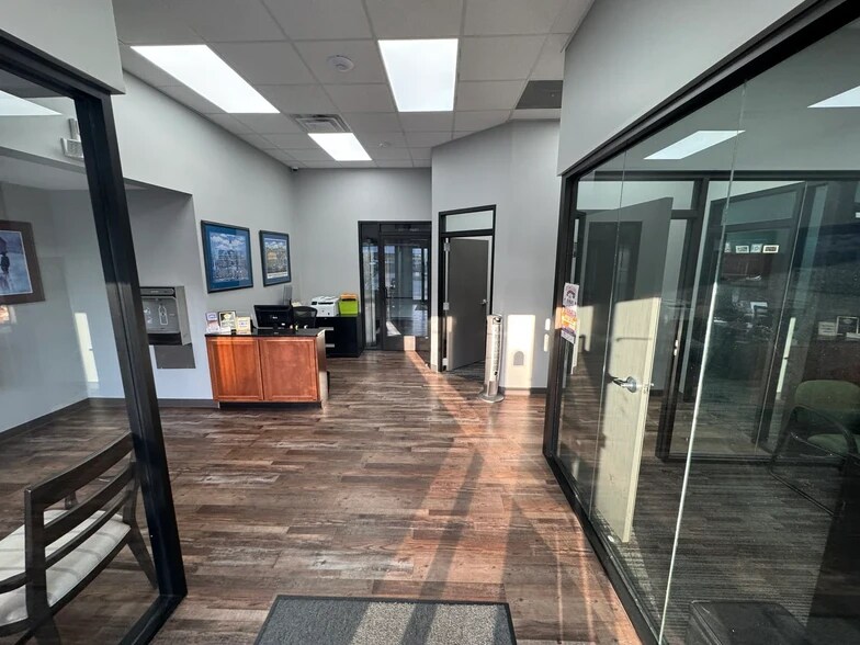 More Photos Of 1819 E Broadway Ave, Maryville Bank For Sale