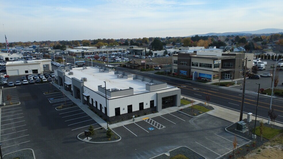More Photos Of 7034 W Clearwater Ave, Kennewick General Retail For Lease