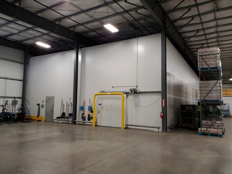 More Photos Of 15 Burton Dr, Cheshire Distribution For Lease