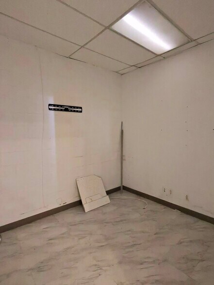 More Photos Of 11479 San Fernando Rd, San Fernando Storefront Retail Office For Lease