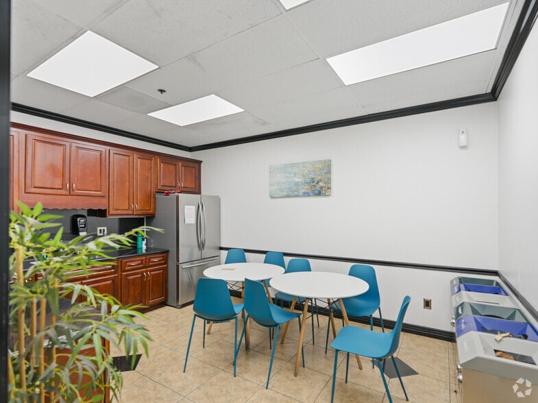 More Photos Of 205 E Alma Ave, San Jose Warehouse For Lease