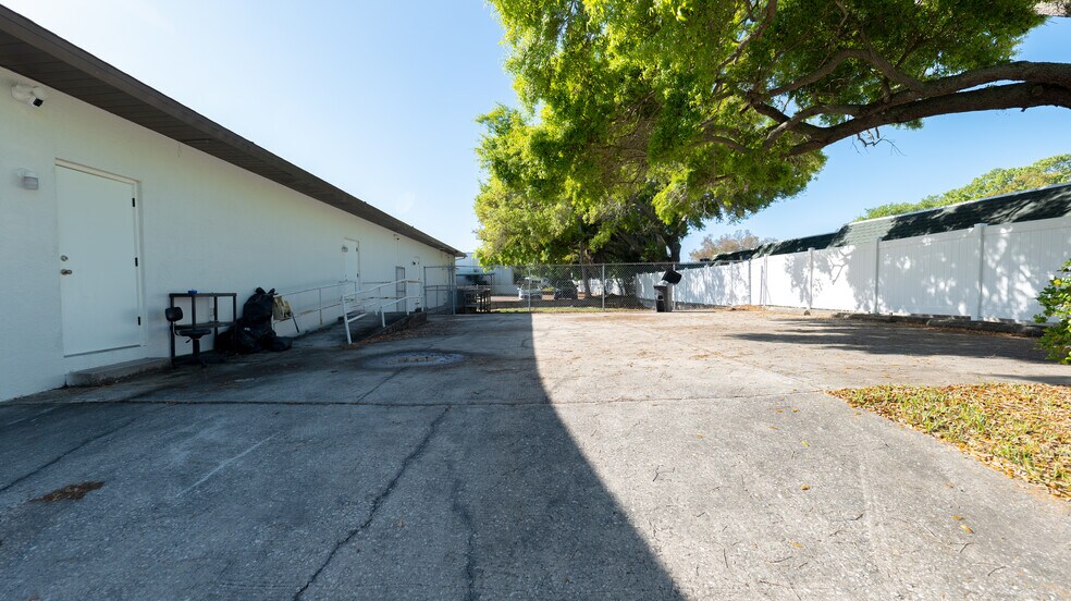 More Photos Of 190 Patricia Ave, Dunedin Office For Lease