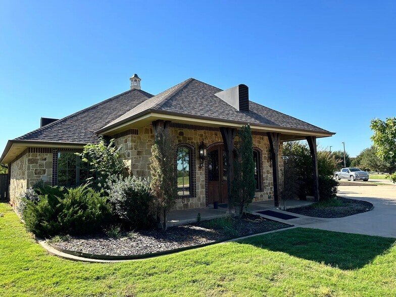 More Photos Of 441 Lone Star Dr, Abilene Office For Lease