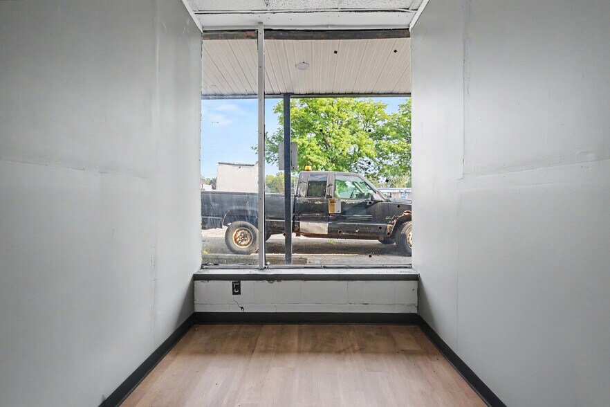 More Photos Of 22909-22917 Van Born Rd, Taylor Freestanding For Sale