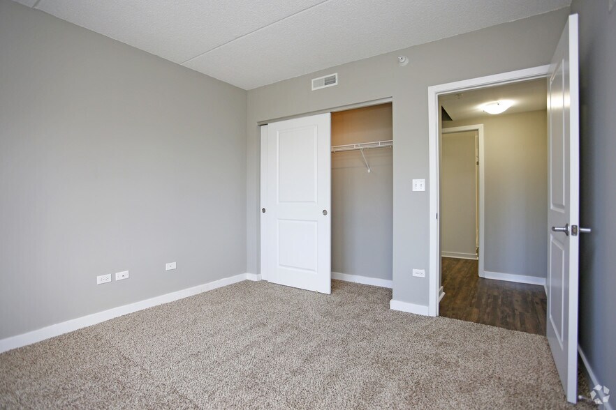 More Photos Of 1255 Town Center Rd, Vernon Hills Apartments For Lease