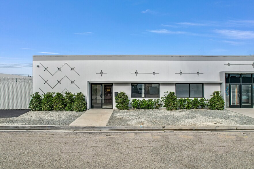 More Photos Of 1121-1127 E Ash Ave, Fullerton Warehouse For Sale
