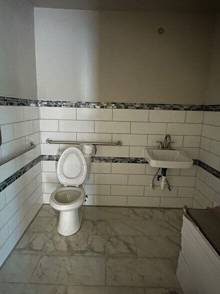 More Photos Of 348 State St, Weiser Storefront Retail Office For Lease