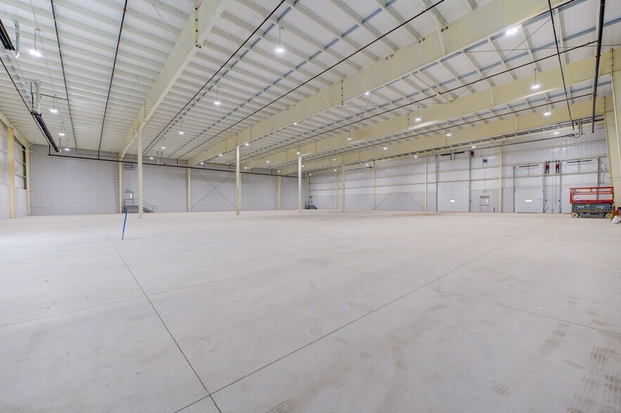 More Photos Of 71 Folsetter Dr, Paris Industrial For Lease