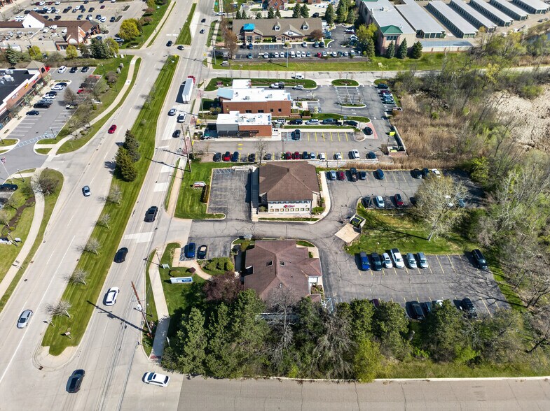 More Photos Of 6300 Sashabaw Rd, Village of Clarkston Storefront For Lease