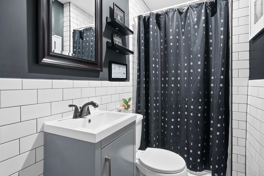 More Photos Of 70 Park Ave, Bay Shore Multifamily For Sale