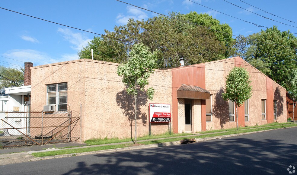 More Photos Of 425 Paterson Ave, East Rutherford Light Distribution For Sale