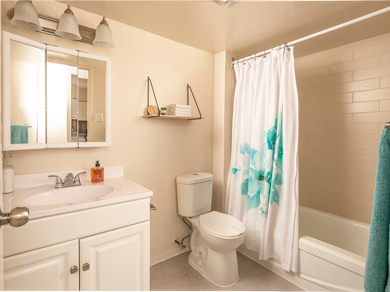 More Photos Of 360 Croydon Ave, Ottawa Apartments For Lease