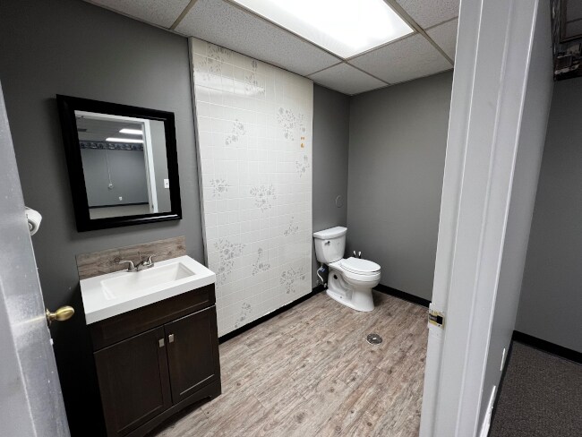 More Photos Of 5529 Dial Dr, Granite City Office For Lease